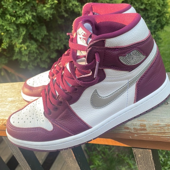 Jordan 1 Bordeaux - Picture 3 of 6